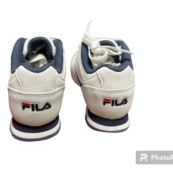 NWT FILA CLASSICO 18 RUNNING SNEAKERS KIDS/BOYS WHITE SHOES. USA 11 / EUR 28. - Picture 2 of 4
